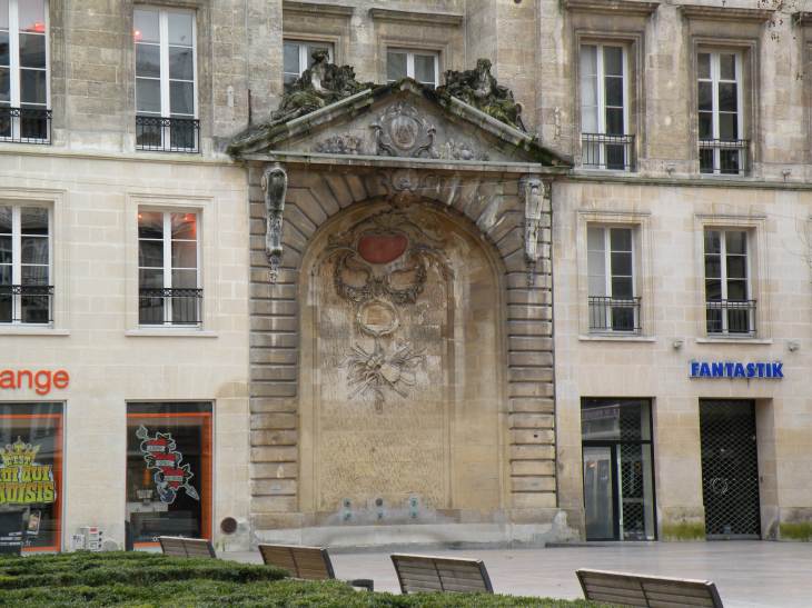  la Fontaine de la Place Saint-Projet